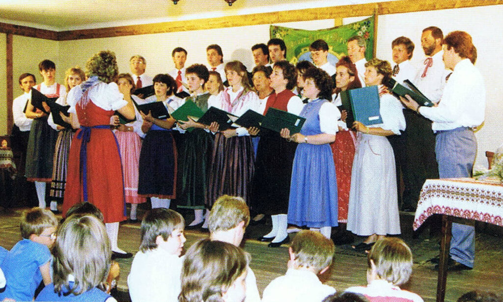Maisingen 1988 im Vereinslokal Gasthaus Rabl (gemischter Chor)