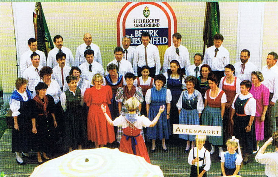 Gemischter Chor: „In da Mölltalleiten" Chorleitung: HL Elisabeth Schabus
